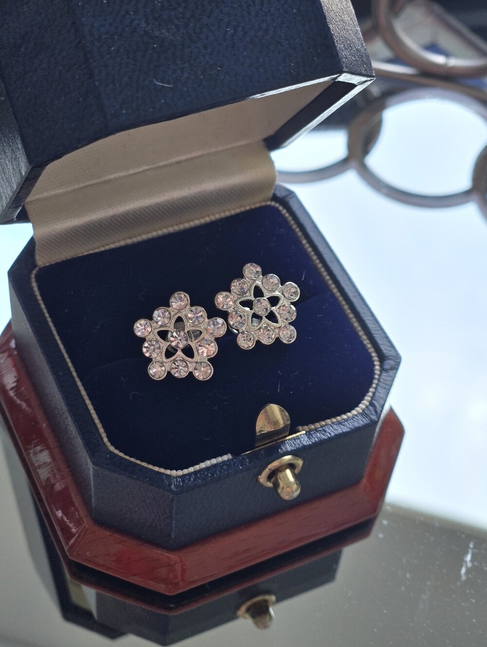 NWT Crystal Flower Stud Earrings - Silver Tone